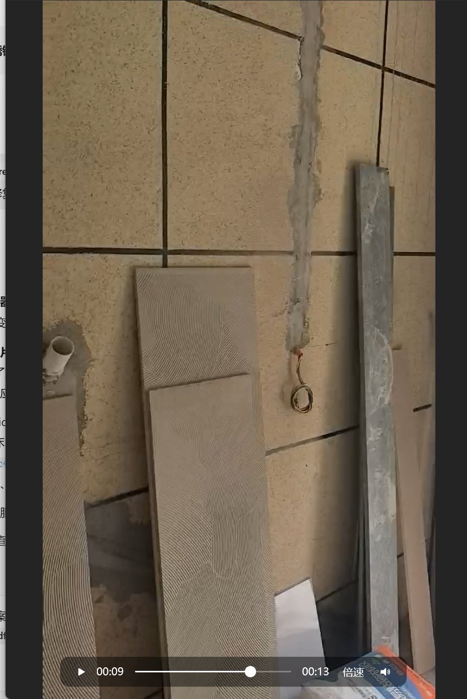 建荣邹总家厨房装修施工现场，墙地砖已铺贴，预留水电位